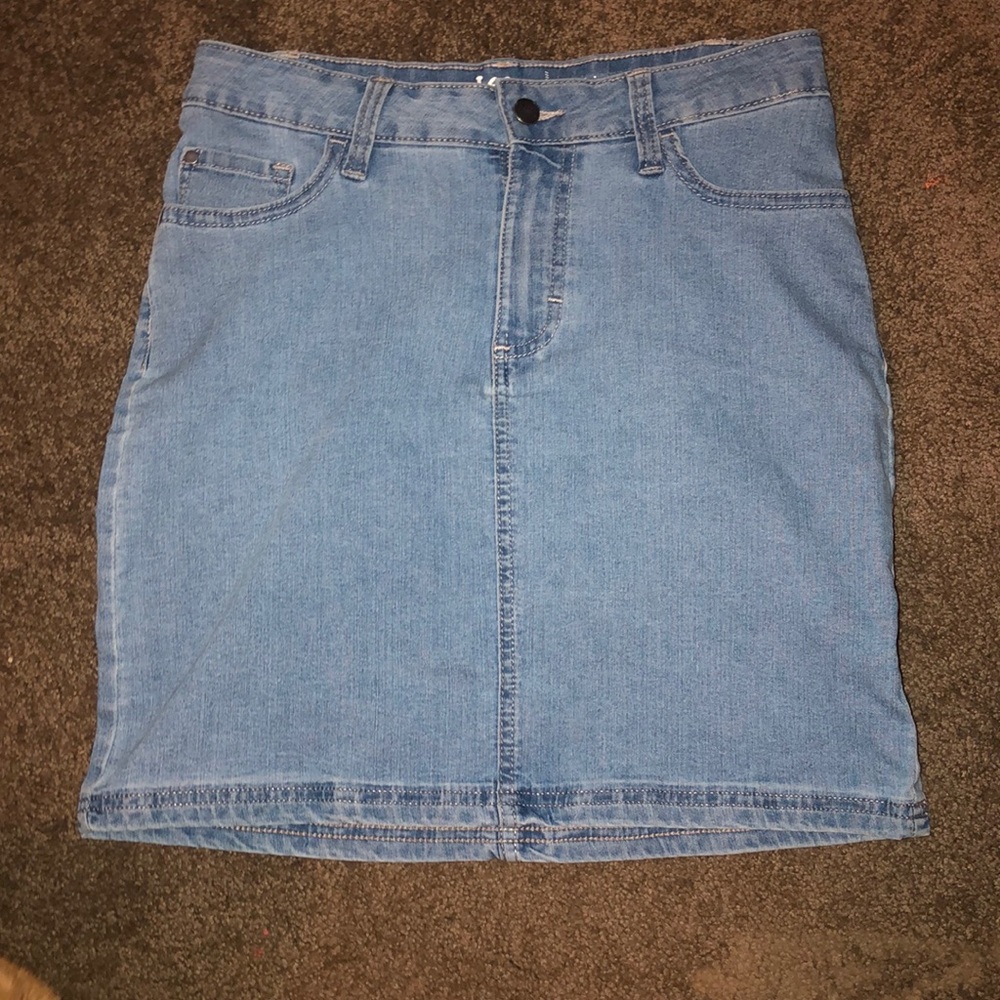 Mid-rise skirt